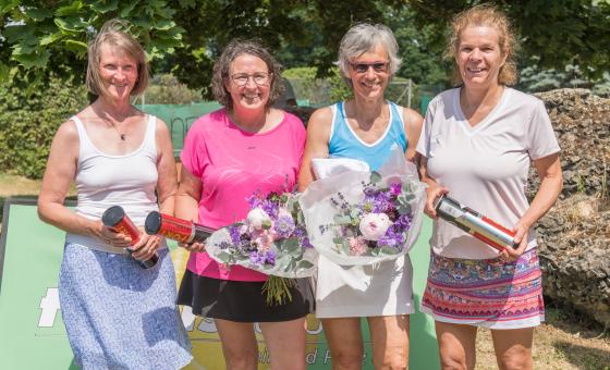 Vier Tennis-Senior*innen