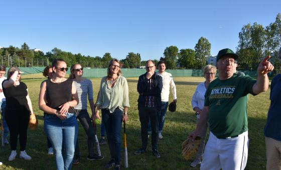 Baseballtrainer gibt Hinweise