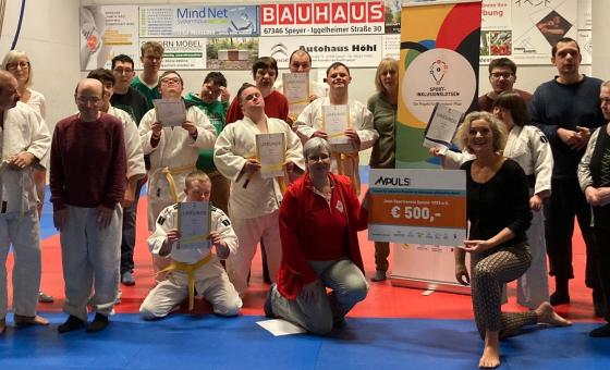 Judo-Sportler*innen bei Auszeichnung