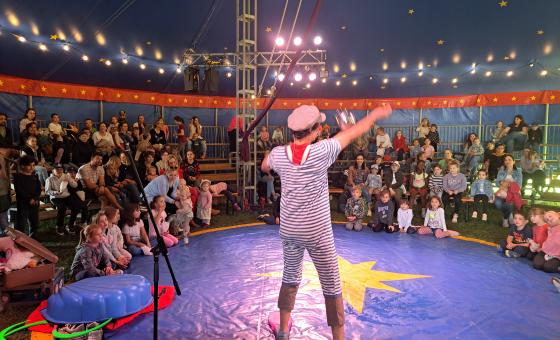 Clown in der Manege