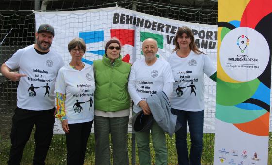 Gruppenfoto mit Menschen