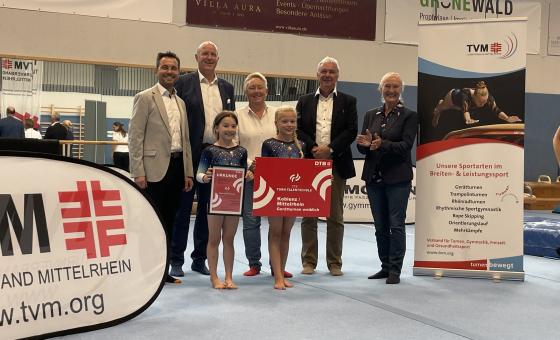 Zertifikatsübergabe in Sporthalle