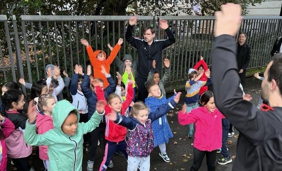 Springende Kinder