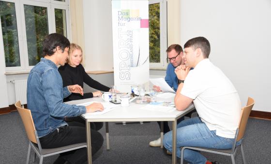 Gruppe beim Interview.