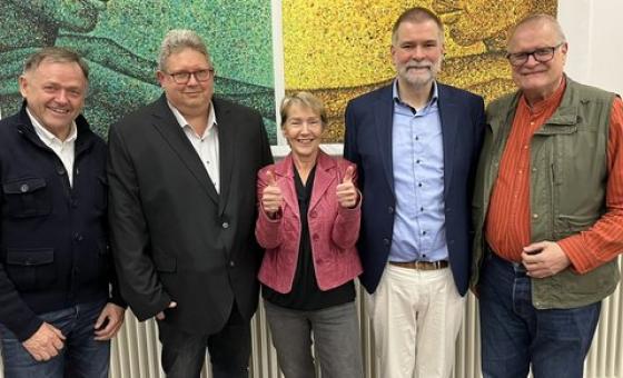 Gruppenbild mit Funktionären