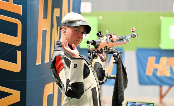 Sportschützin Hanna Bühlmeyer in Aktion