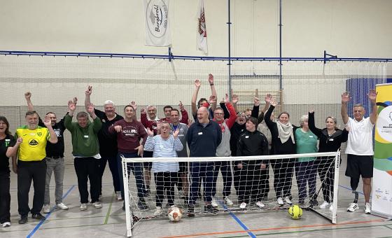 Jubelnde Sportler in Halle
