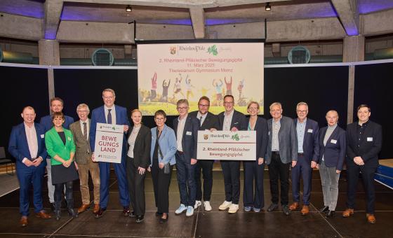 Gruppenbild Bewegungsgipfel