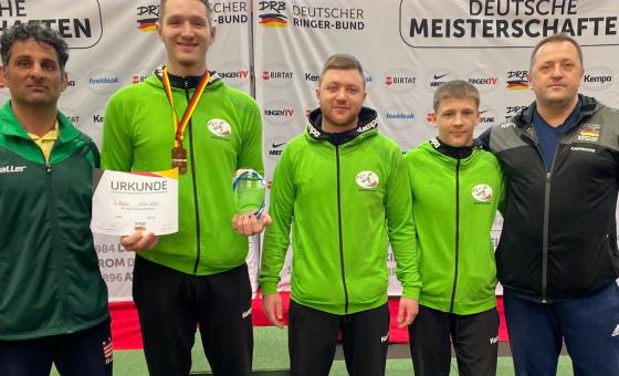Erfolgreiche Ringer mit Trainern