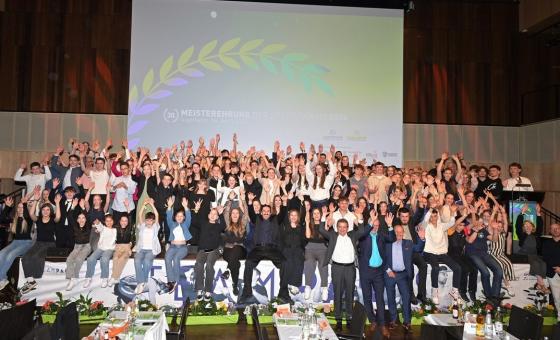 Finales Gruppenfoto mit erfolgreichen Sportlern