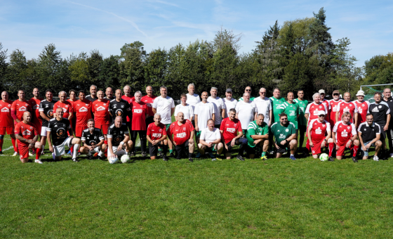 Fußballer beim Gruppenfoto