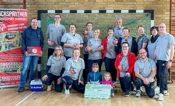 Handballteam beim Gruppenfoto