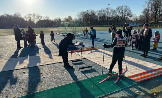 Kinder beim Outdoorsport