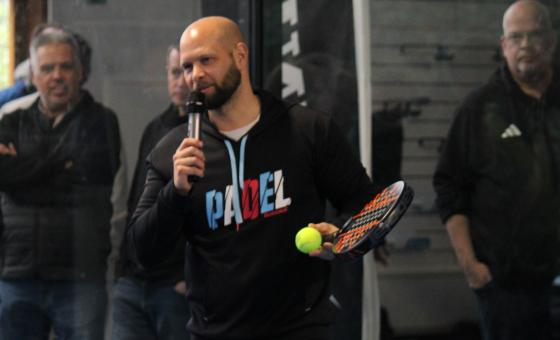 Padeltrainer in Tennishalle
