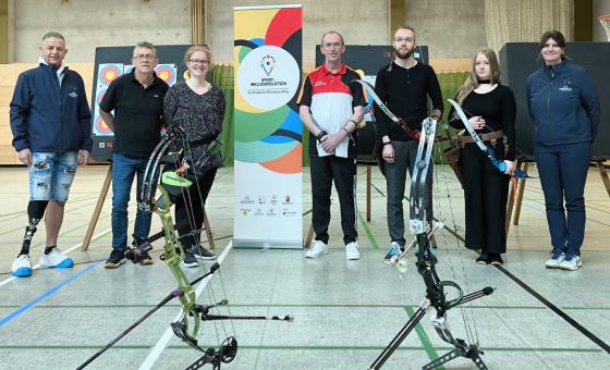 Gruppenfoto mit Bogenschützen