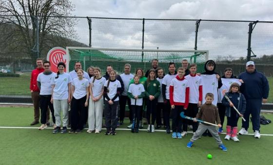 Junge Hockeyspieler beim Gruppenfoto