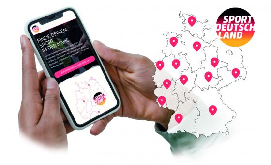 zwei Hände, die ein Smartphone halte sowie eine Karte mit Pins