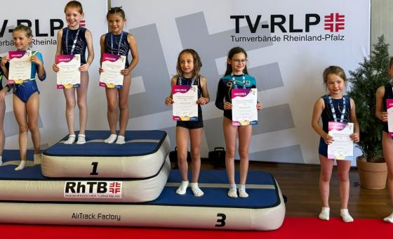 Trampolin-Nachwuchs auf Siegerpodest