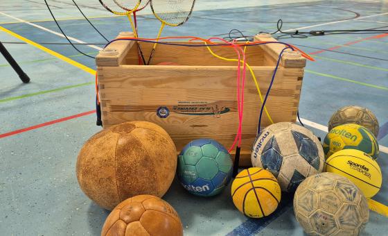 Sportgeräte in Sporthalle