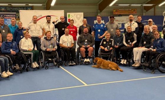 Großes Abschlussfoto mit allen Sportlern
