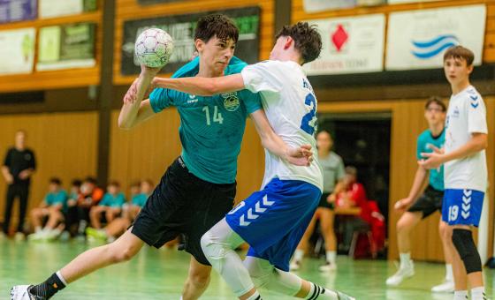 Junge Handballer in Aktion
