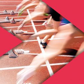 Startende Sportler beim Leichtathletik-Sprint.