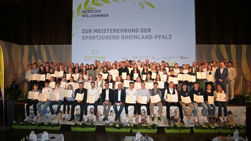 27. Meisterehrung Gruppenfoto der Geehrten.